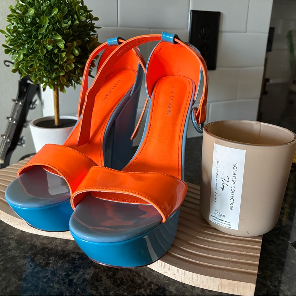 Never worn Azelea Wang platform pumps from Akira Chicago